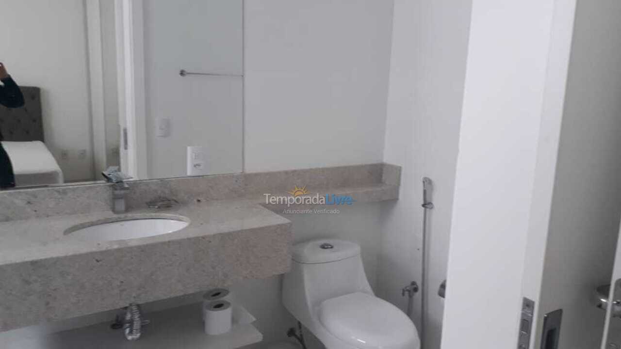 Apartamento para aluguel de temporada em Itapema (Meia Praia)