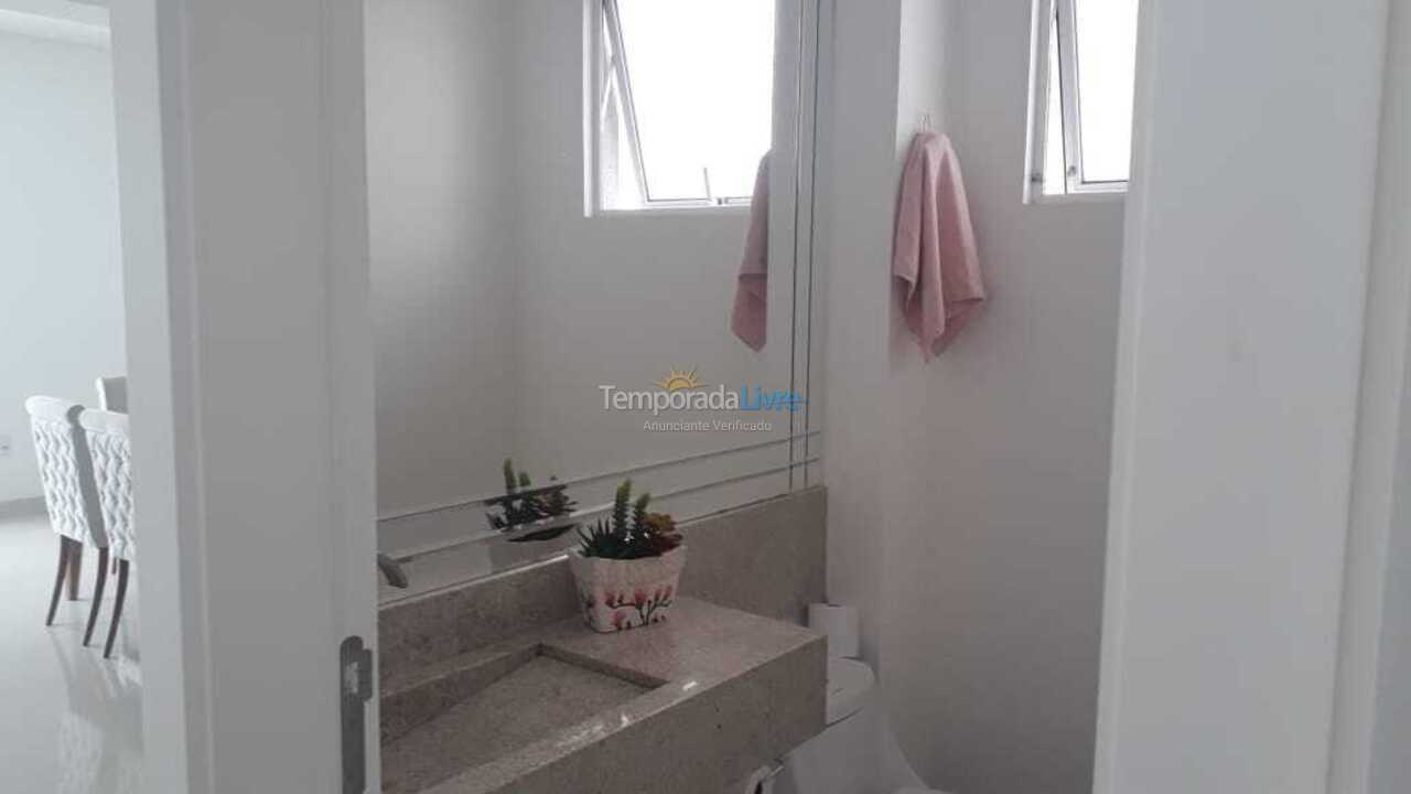 Apartamento para aluguel de temporada em Itapema (Meia Praia)