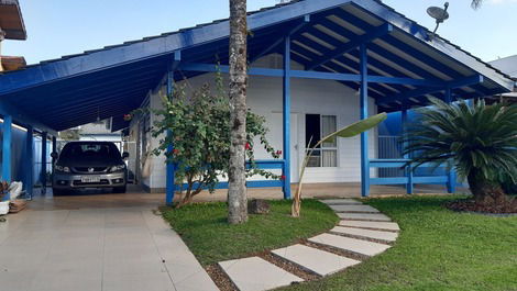 House on the beach in the Morada da Praia Boraceia condominium