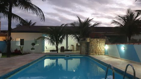 House on the beach in the Morada da Praia Boraceia condominium