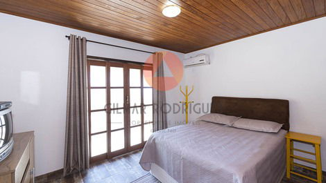 House in the center of Canto Grande, 150 meters from the sea