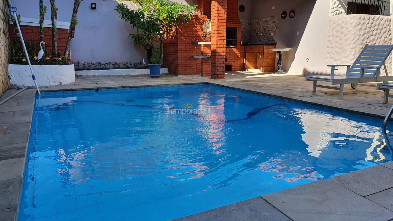 Casa para aluguel de temporada em Guarujá (Jardim Virgínia)