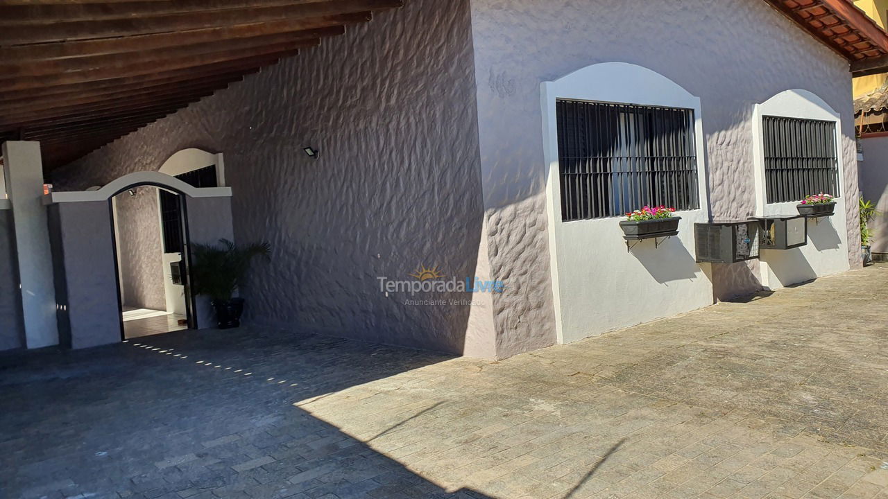 Casa para aluguel de temporada em Guarujá (Jardim Virgínia)