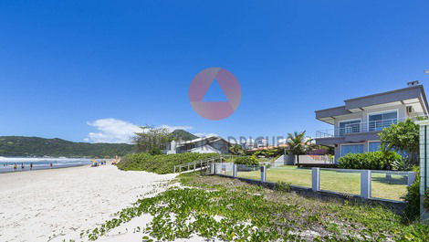 House with 3 bedrooms facing the sea