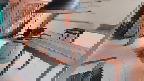 Apartamento 02 dormitorios (suite) a 100 metros do mar