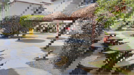 Apartamento 02 dormitorios (suite) a 100 metros do mar