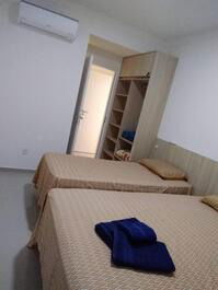 Quarto familiar Cama queen + Cama box com auxiliar