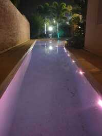 MODERN MANSION IN MANSIONS WITH 5 SUITES - GROUND FLOOR SUITE!