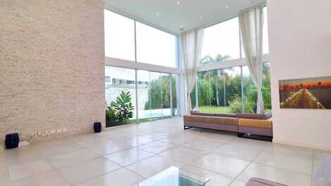 MODERN MANSION IN MANSIONS WITH 5 SUITES - GROUND FLOOR SUITE!