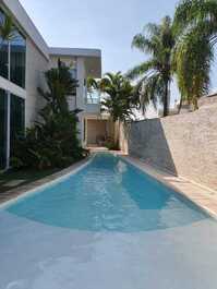 MODERN MANSION IN MANSIONS WITH 5 SUITES - GROUND FLOOR SUITE!