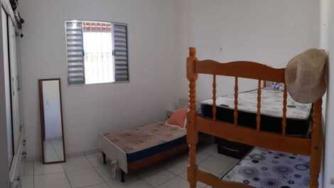 Casa de temporada a 50m da areia na praia do Bopiranga Itanhaém
