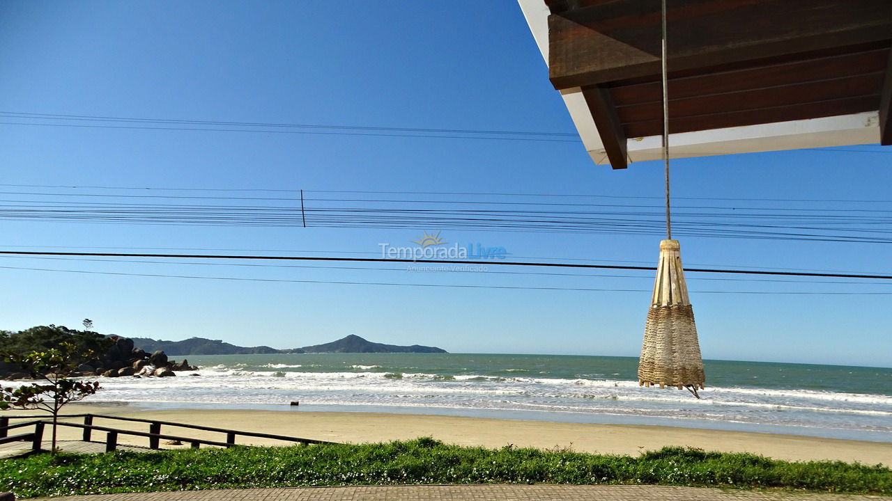 Casa para aluguel de temporada em Bombinhas (Canto Grande)