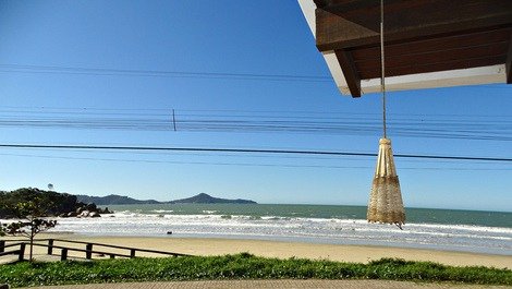 GREAT HOUSE ON THE BEACH OF CONCEIÇÃO IN BOMBINHAS, FOR 14 PEOPLE, BEING: