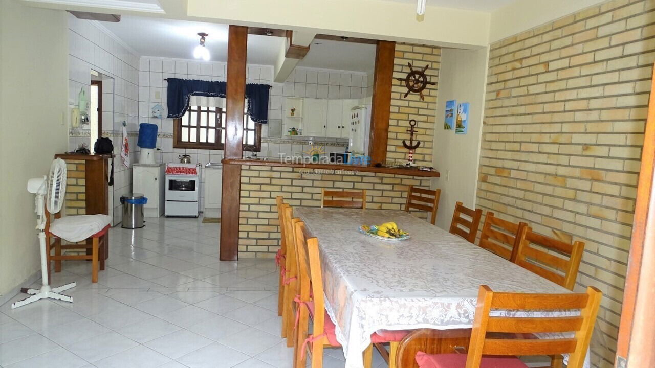 Casa para aluguel de temporada em Bombinhas (Praia de Bombas)