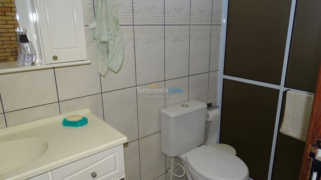 Casa para aluguel de temporada em Bombinhas (Praia de Bombas)
