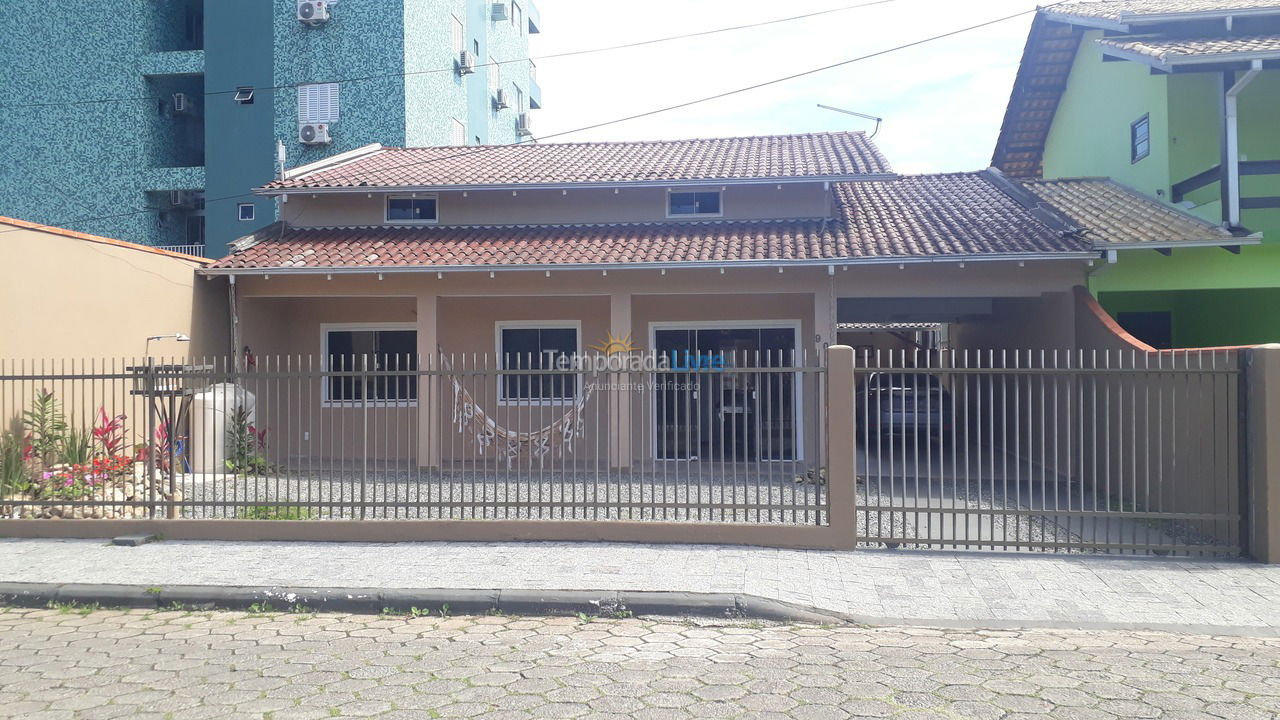 Casa para aluguel de temporada em São Francisco do Sul (Enseada)