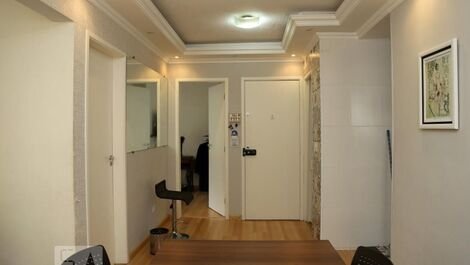 Apartment with 3 bedrooms, all furnished with great care and good taste.