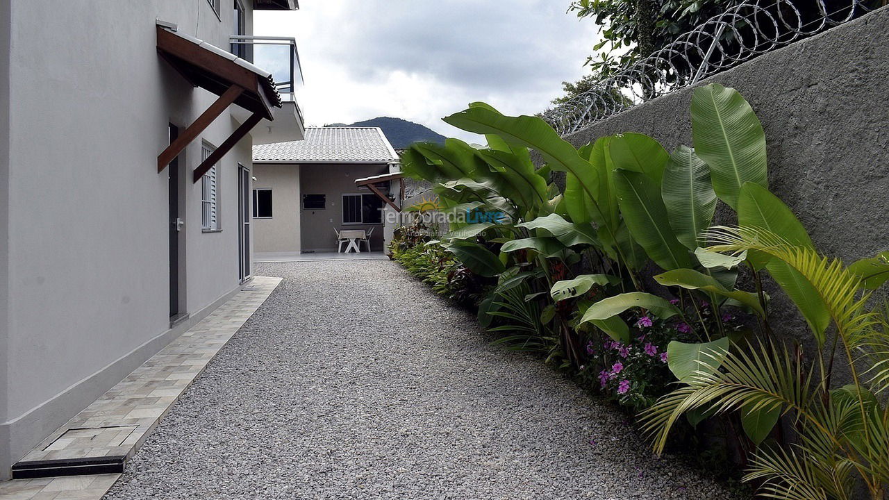 Casa para alquiler de vacaciones em Ubatuba (Enseada)