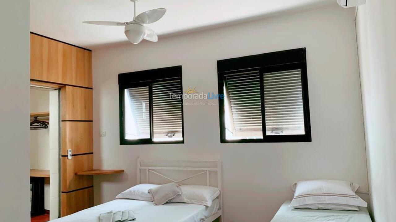 Casa para aluguel de temporada em Guarujá (Enseada)