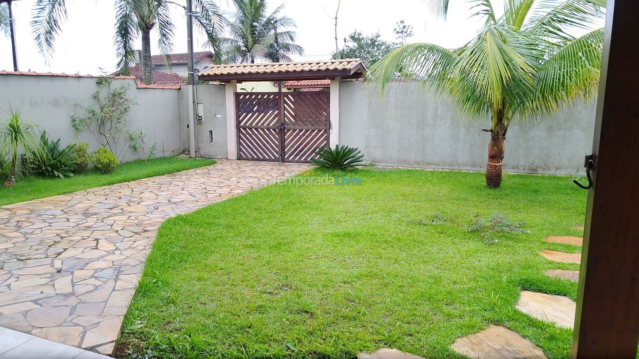 Casa para aluguel de temporada em Caraguatatuba (Massaguaçu)