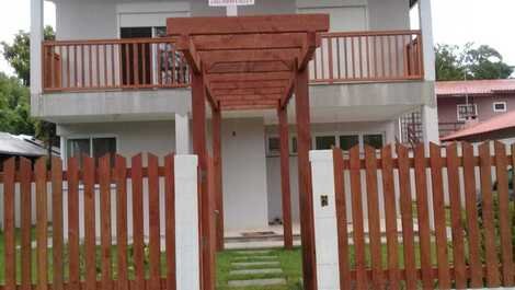 Beautiful house 200 meters from the beach for 10 people - Guarda do Embaú - SC