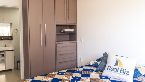 Amplo apartamento com 2 dormitórios na Praia de Palmas/SC!