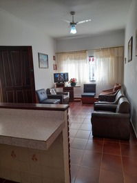 I rent a house in Praia Grande, Vila Caiçara. Come meet.