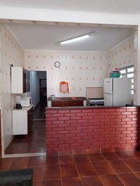 I rent a house in Praia Grande, Vila Caiçara. Come meet.