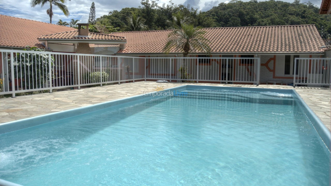 Casa para alquiler de vacaciones em Ubatuba (Praia das Toninhas)