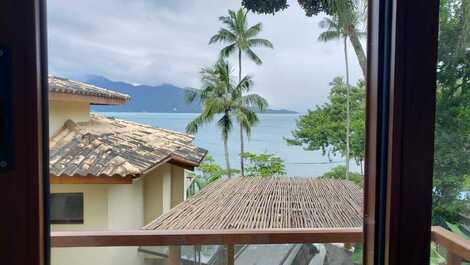 House facing the sea