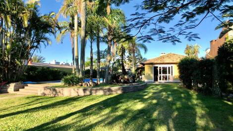 Hermosa casa con piscina en Atlântida! ¡Vive una gran experiencia!