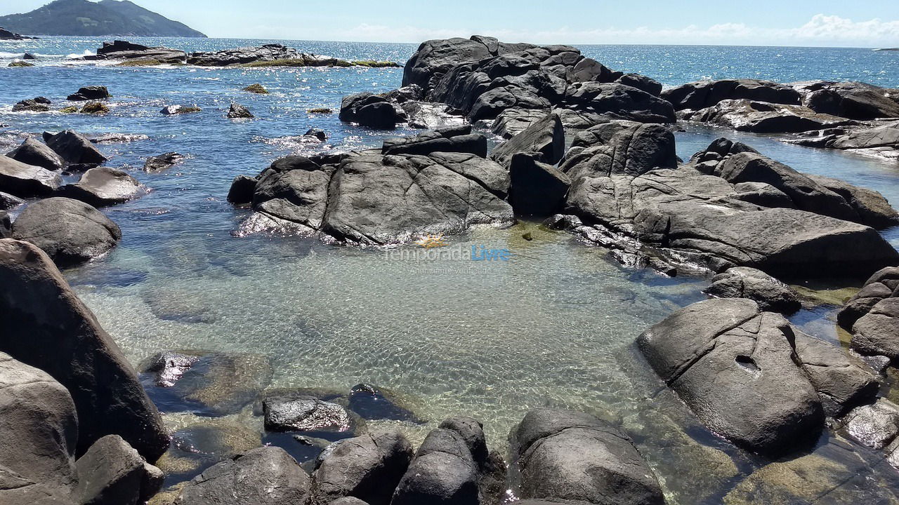 Casa para aluguel de temporada em Imbituba (Praia do Rosa)