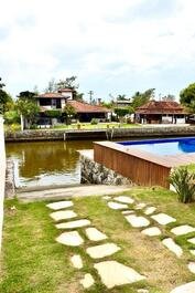 Maravilhosa casa na Marina: 5 suítes, 3 piscinas, acesso direto ao mar