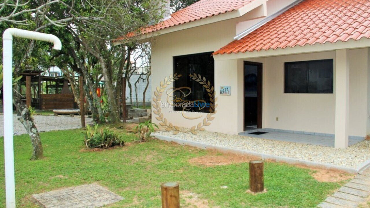 Casa para aluguel de temporada em Bombinhas (Praia de Bombas)