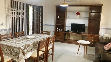 House 50 meters from Praia dos Ingleses, fully air-conditioned.