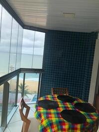 Apartamento de 2 quartos sendo 1 suíte, ar, piscina, Praia da Costa,