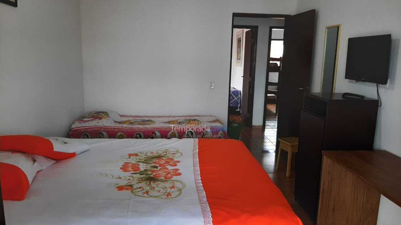 Casa para alquiler de vacaciones em Caraguatatuba (Jardim Britânia)
