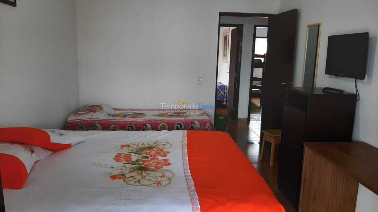 Casa para alquiler de vacaciones em Caraguatatuba (Jardim Britânia)