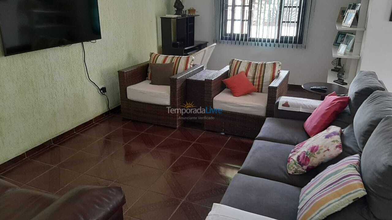 Casa para alquiler de vacaciones em Caraguatatuba (Jardim Britânia)