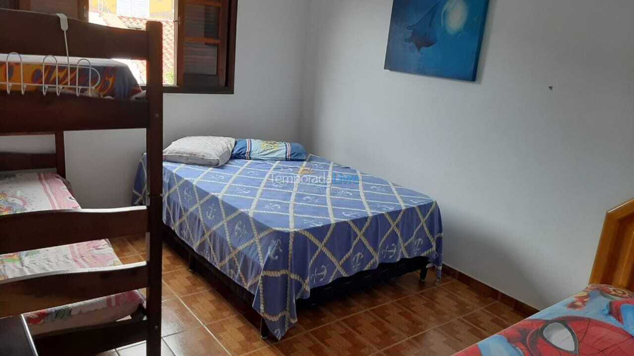 Casa para alquiler de vacaciones em Caraguatatuba (Jardim Britânia)