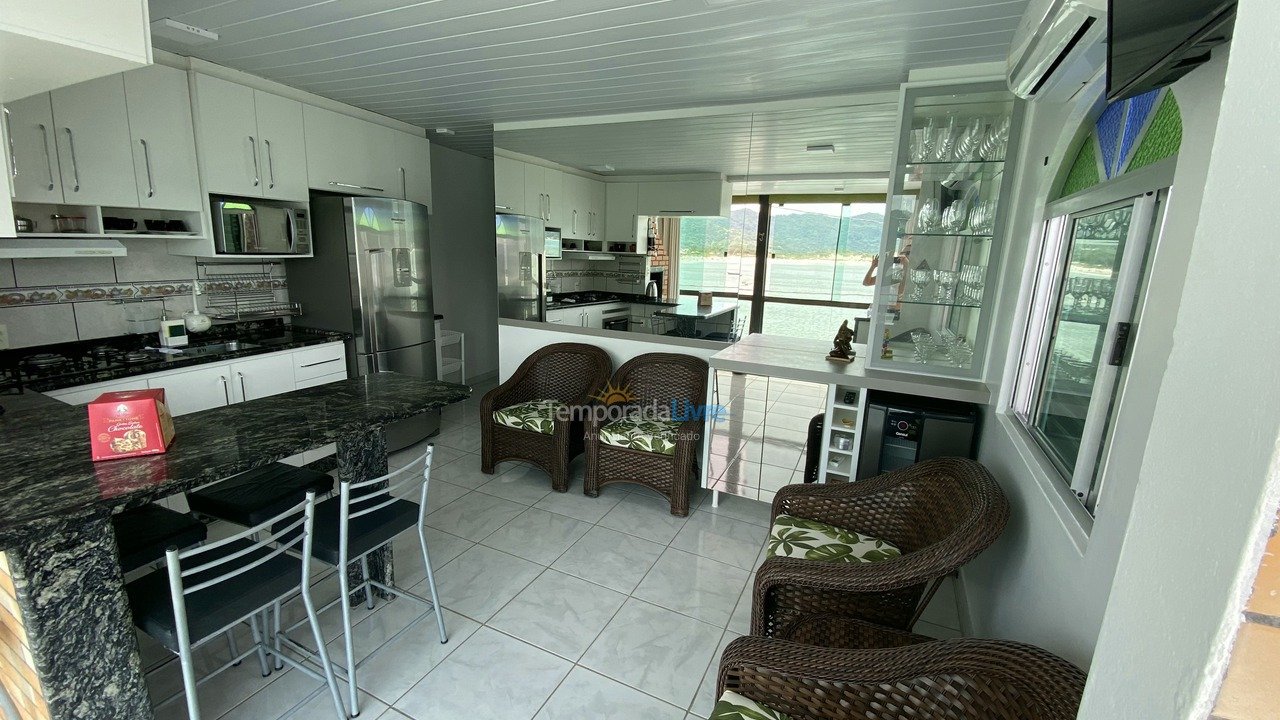 Casa para aluguel de temporada em Florianópolis (Pântano do Sul)