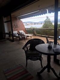 Apt top Waterfront