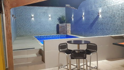 CASA COM PISCINA PRÓXIMO A PRAIA