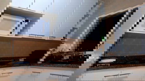 Cozinha-bancada e microondas