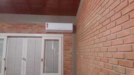 Ar -condionada em cada suíte.