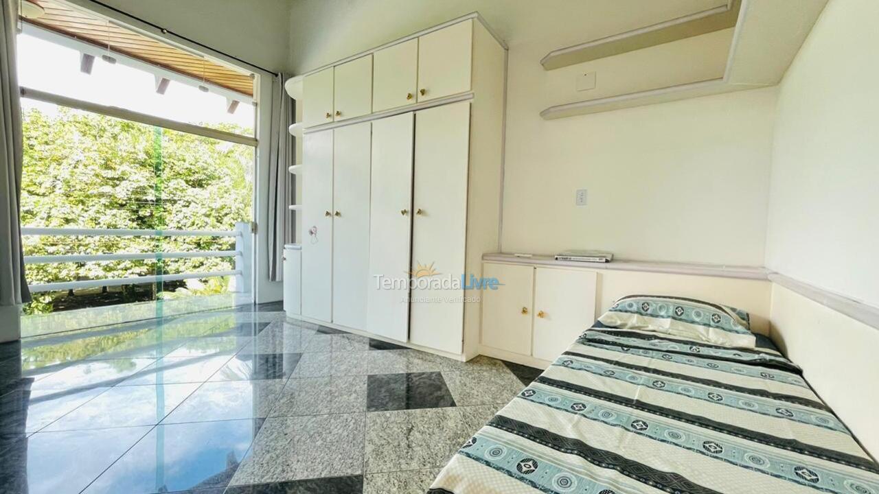 Casa para aluguel de temporada em Guarujá (Jardim Acapulco)