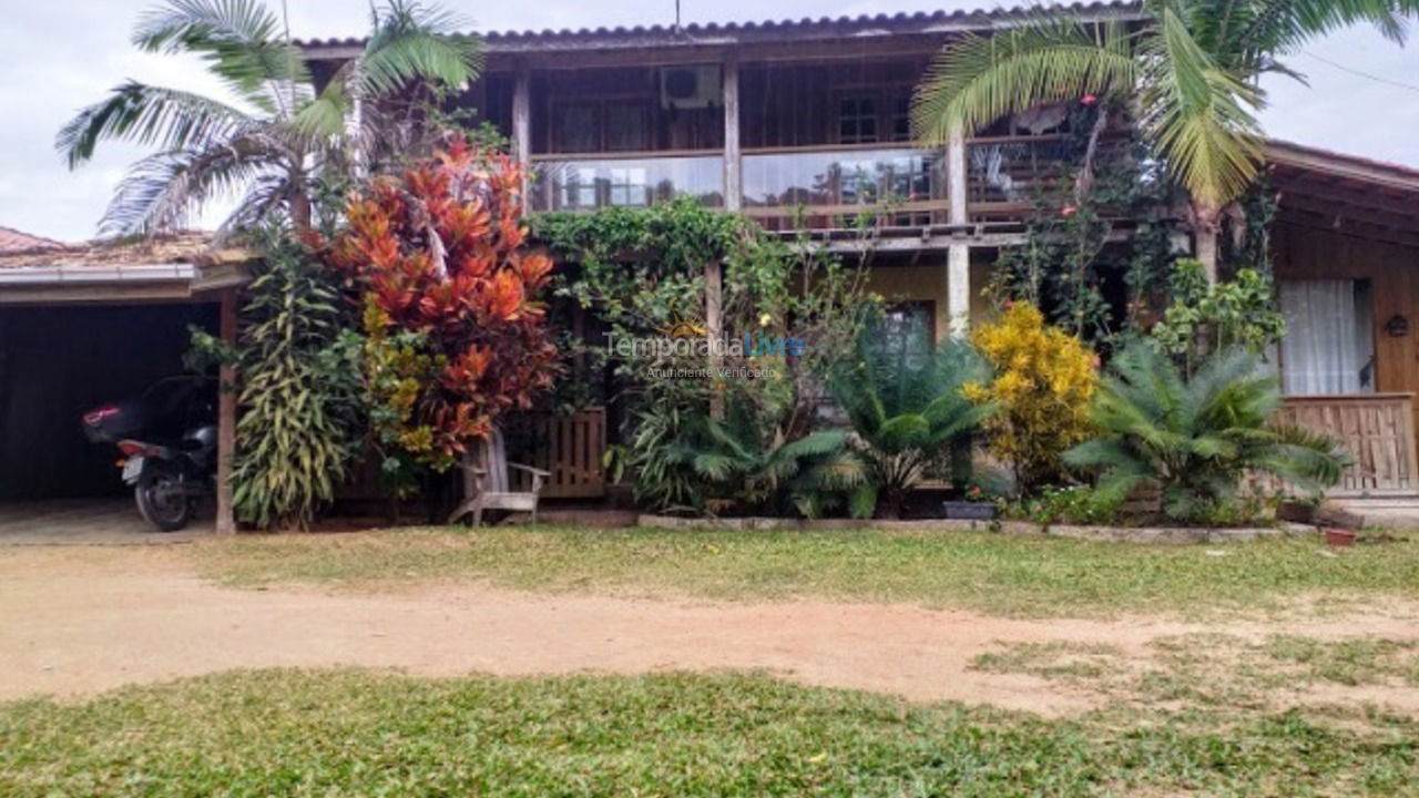 Casa para aluguel de temporada em Imbituba (Praia do Rosa)