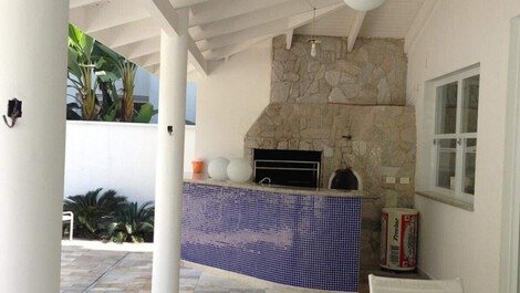 Beautiful house in Riviera De Sao Lourenco 150 meters from the beach 5 suites
