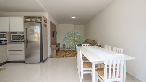 Apto 3 dormitorios en la esquina de Praia Grande en Residencial con Piscina