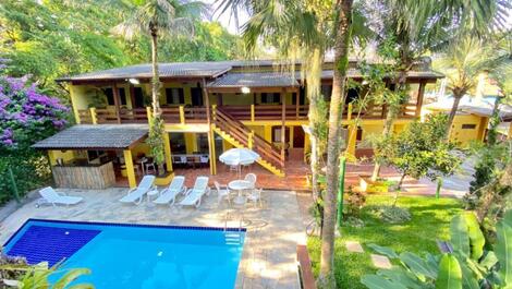 6 SUITES, AIR, WI-FI, GUARATUBA BEACH WITH NATURE QUIET PLACE